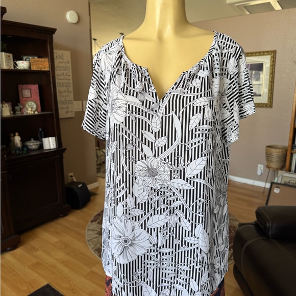 Como Blu black & white floral striped short split sleeves Vneck blouse-size XL - Picture 4 of 9